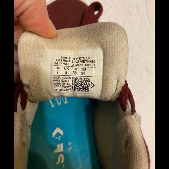 Rare Women’s Converse Star Player Maroon and Gold Canvas Sneakers Sz 7 - Picture 7 of 7